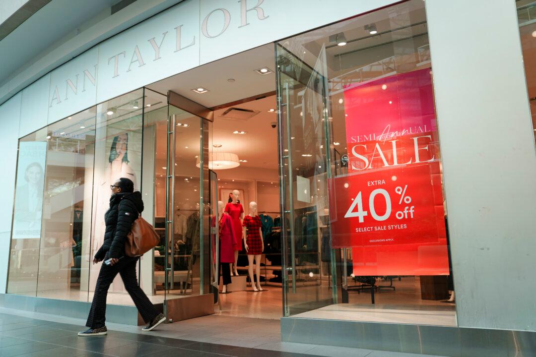 Consumer, Government Spending Lead to Better-Than-Expected 4th Quarter GDP