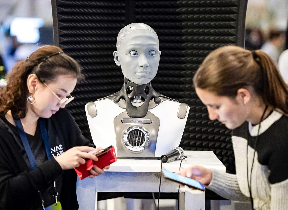 FTC Launches Probe Into Big Tech AI Investments, Partnerships