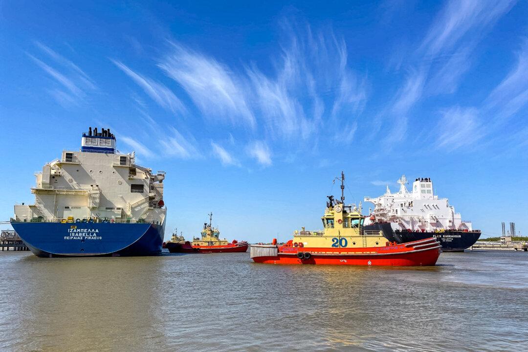 Federal Government Grants First LNG Export License After Moratorium Overruled