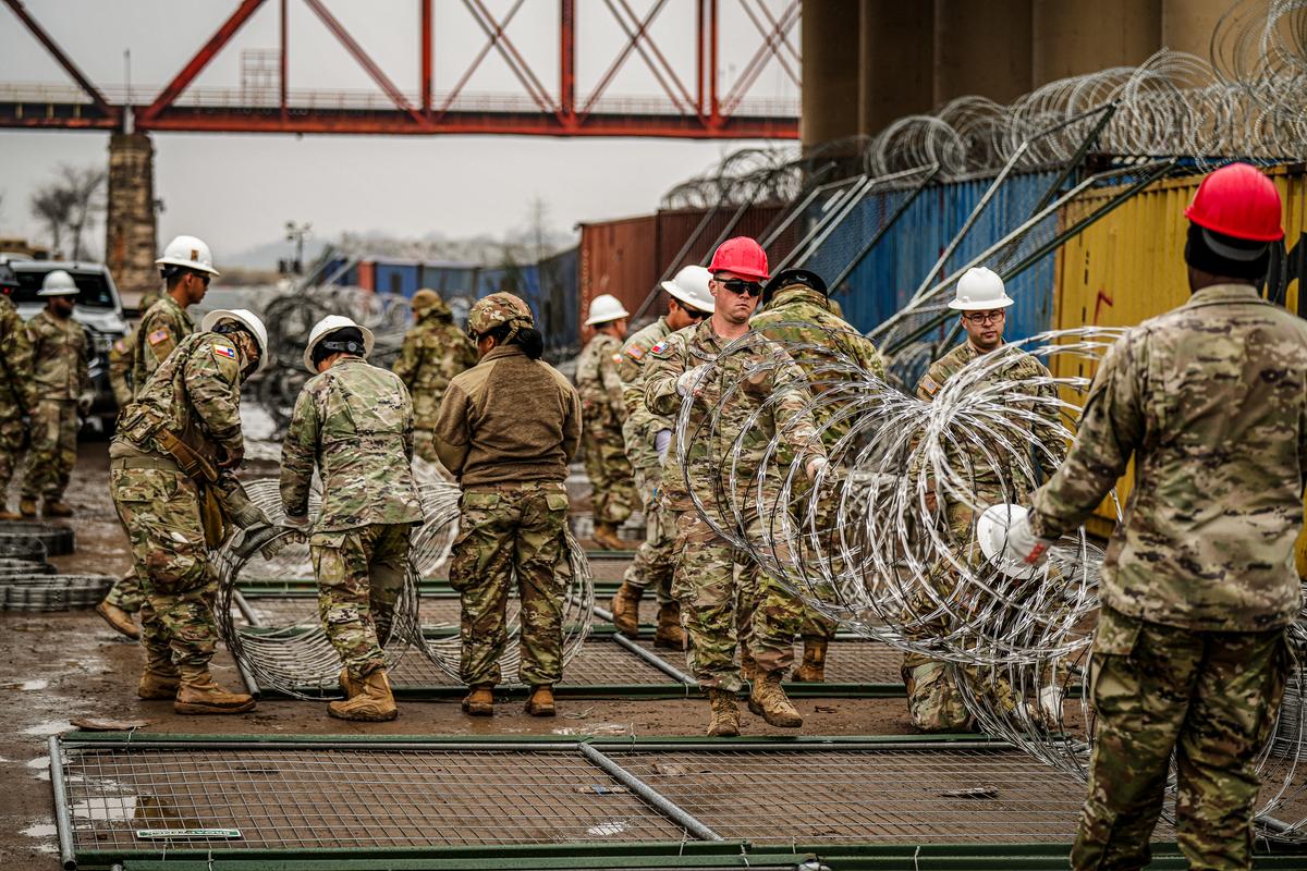 Razor Wire Results in ‘Massive Reduction’ of Illegal Immigrants Into Texas: Abbott