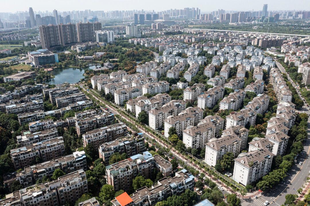 China Warns Struggling Property Developers, but Steps In to Help State-Backed Vanke