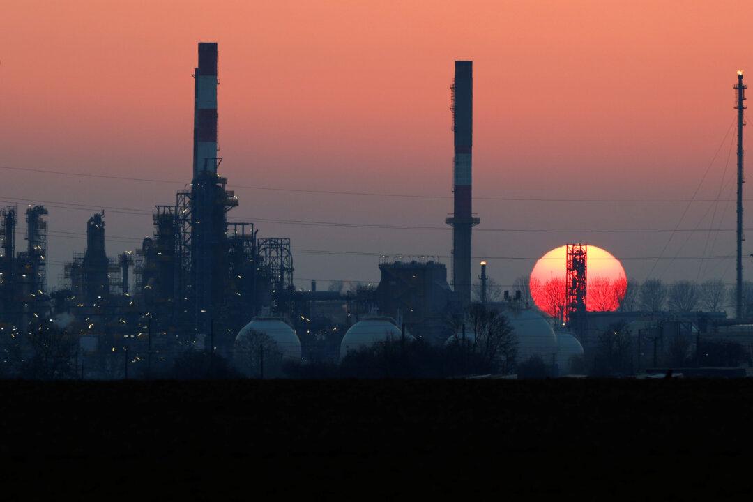 Oil Falls on Weak China Data but Set for First Monthly Gain Since September