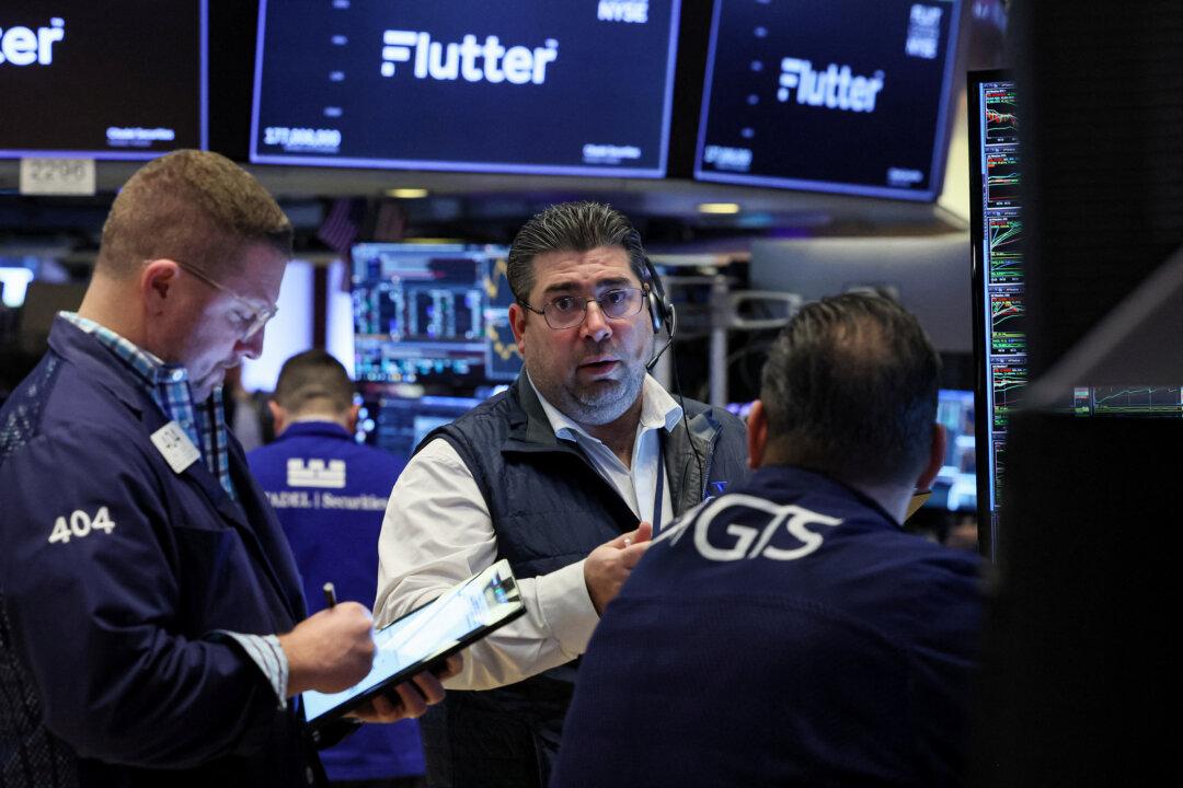 Nasdaq Opens Lower as Tech Giants Disappoint; Fed Decision in Focus