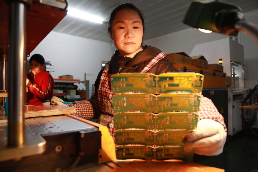 China Manufacturing Contracts for 4th Straight Month in January