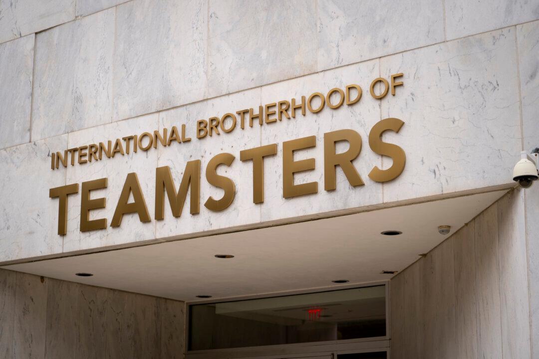 Biden Meets With Teamsters Union as President Seeks Key 2024 Endorsement