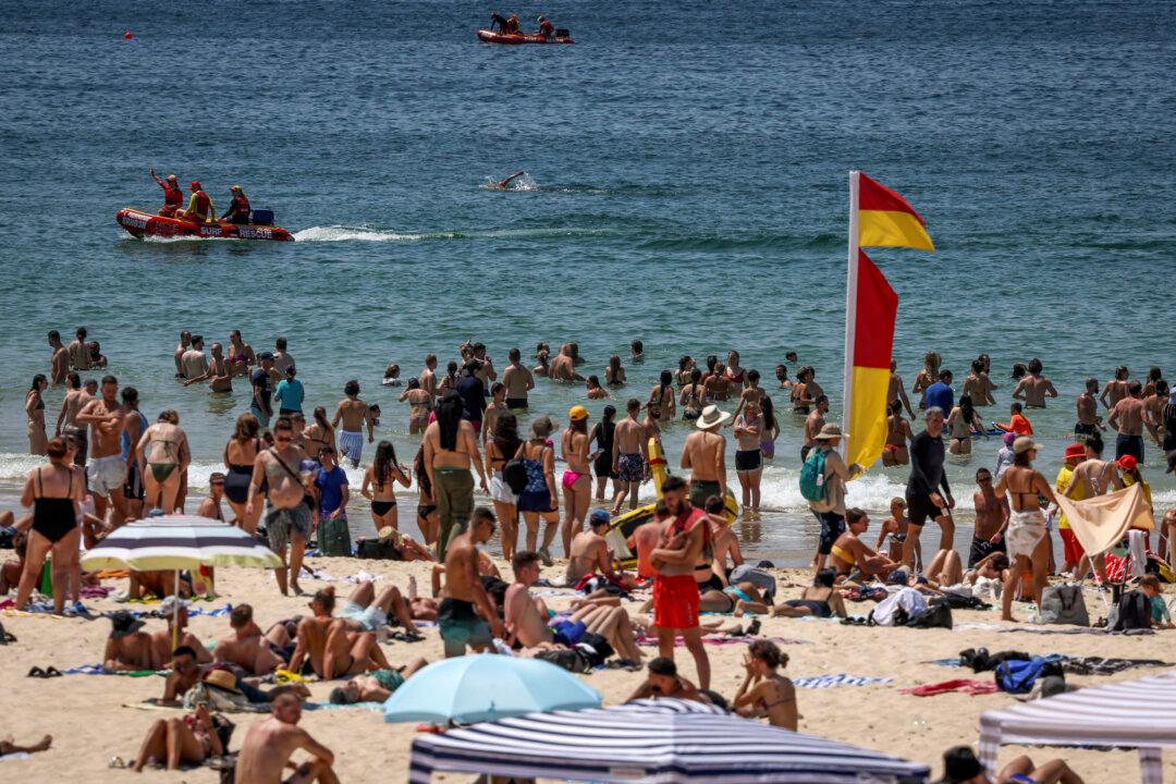 Warnings as Millions Swelter Through Autumn Heatwave