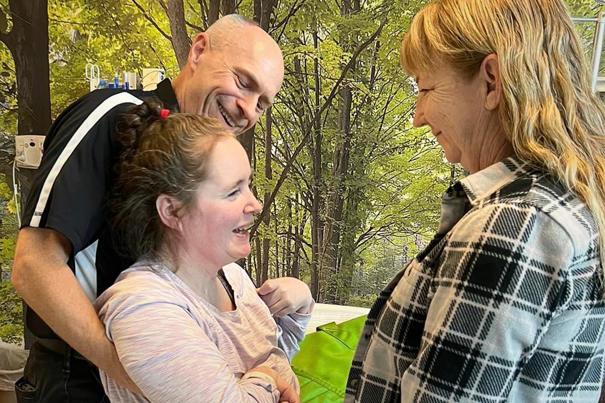 Woman Wakes Up From Coma Laughing at Her Mom’s Joke 5 Years After Horrific Car Crash