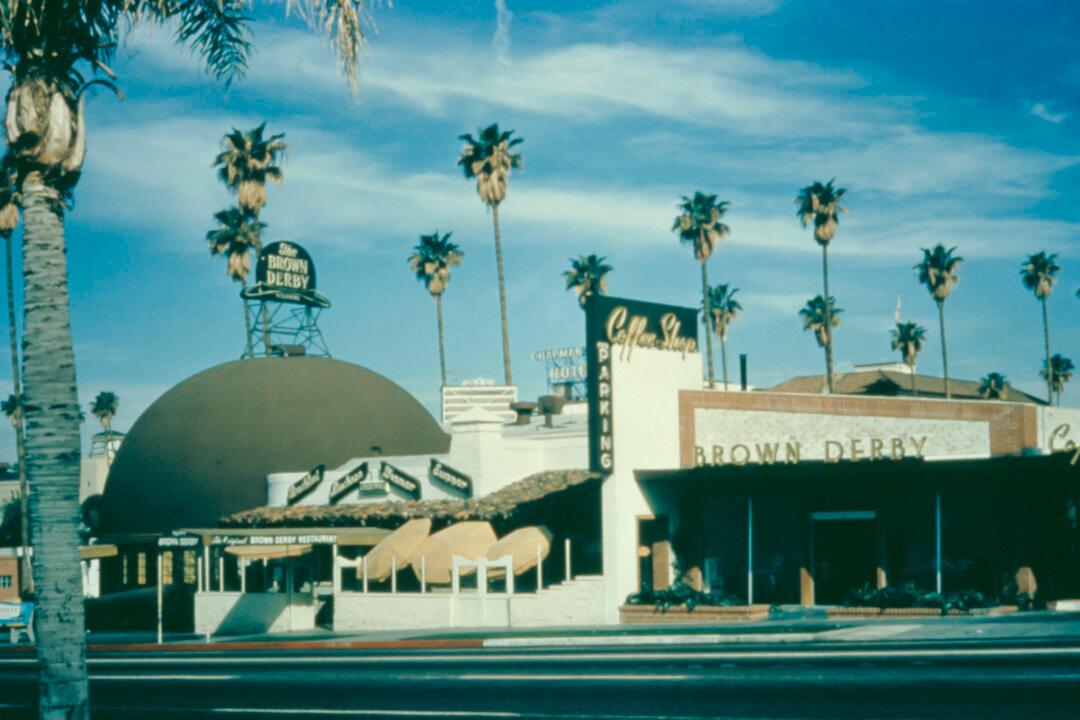 Vintage Book Review: ‘The Ford Treasury of Favorite Recipes from Famous Eating Places’