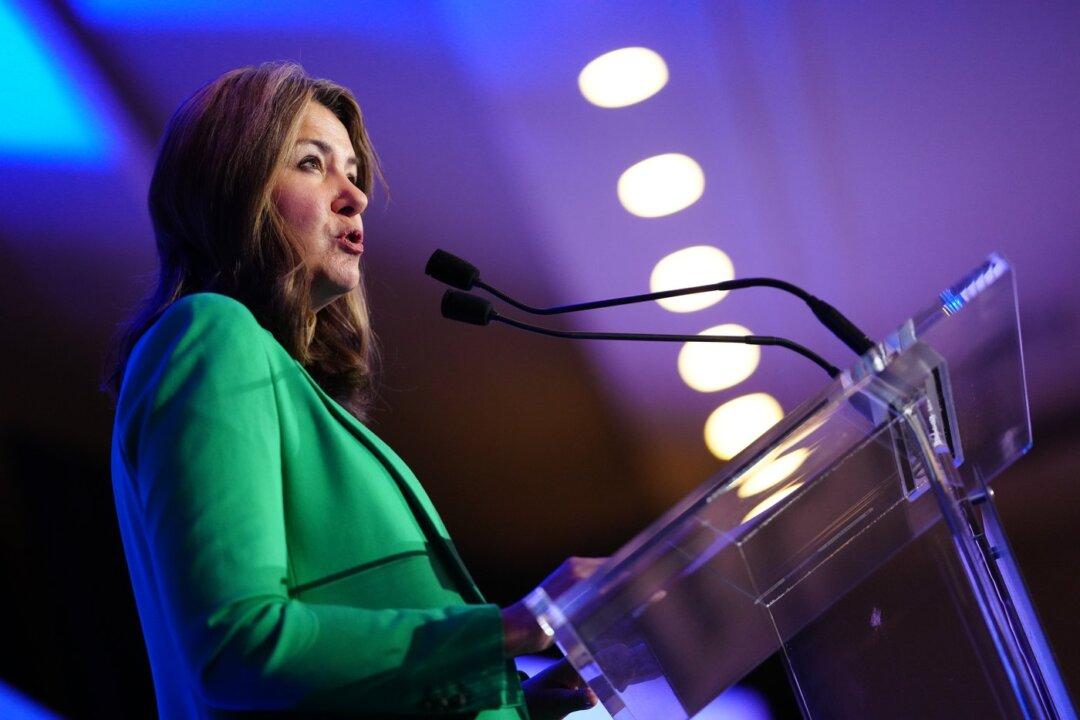 Alberta Premier Wants CSIS Allowed to Debrief Provinces Amid Interference Concerns