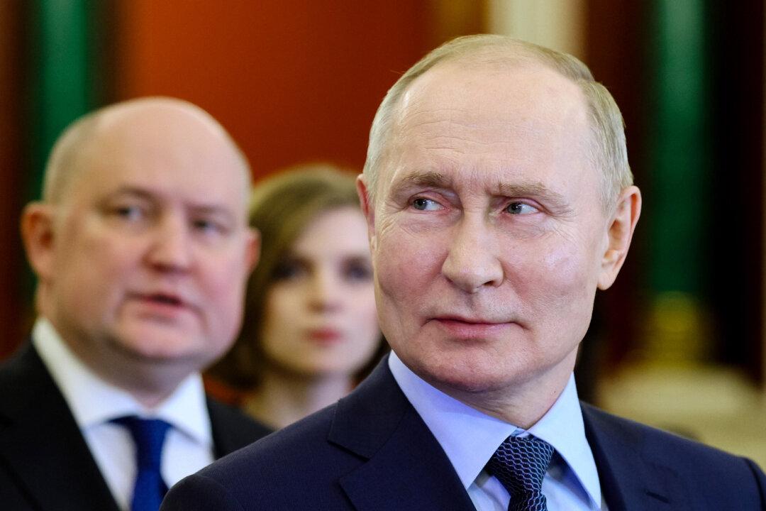 Putin Expected to Secure New Term in Kremlin as 3-Day Election Kicks Off in Russia