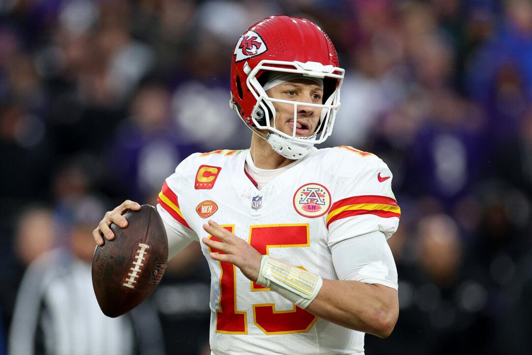Patrick Mahomes and Travis Kelce Link Up for Behind-the-Back Pass