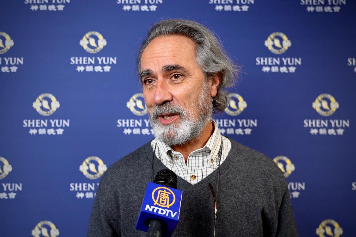 Shen Yun Arrives in France, Audience Is Amazed by Its Beauty and Magnificence