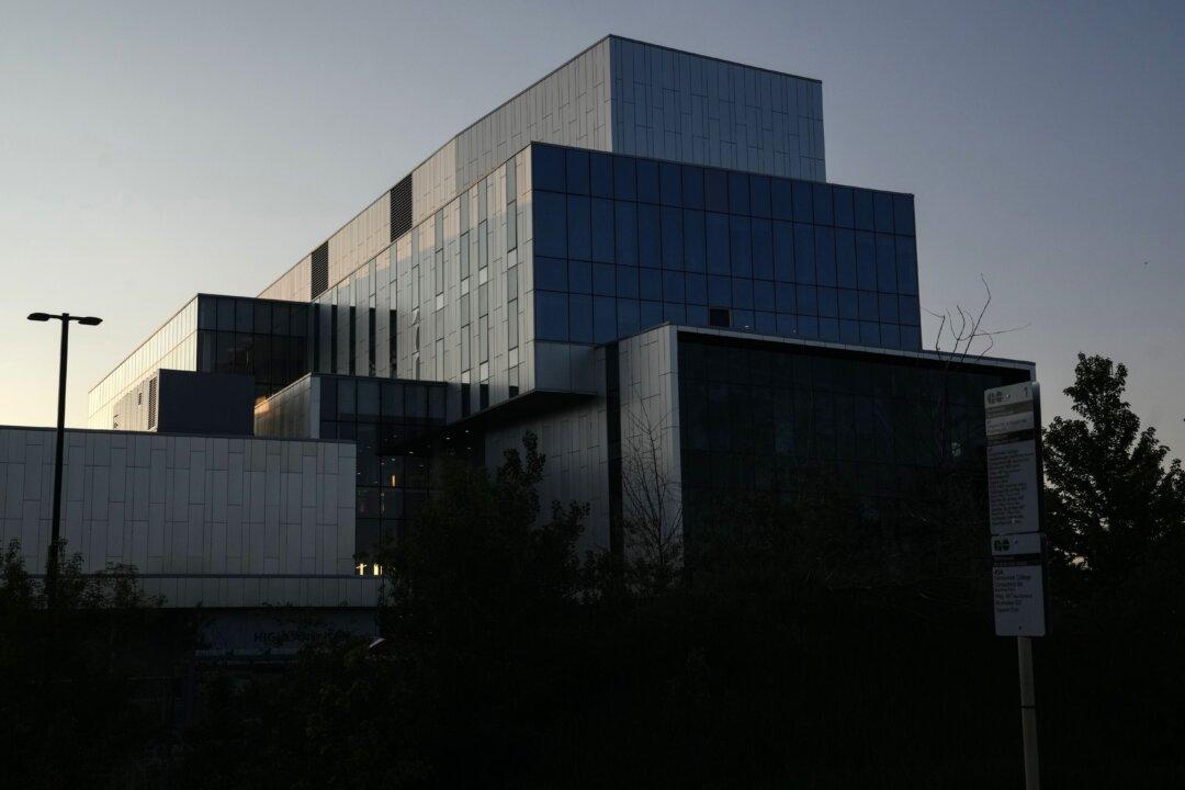 982,000 Foreign Student Study Permits Issued in 2023, 40,565 at a Single Ontario College