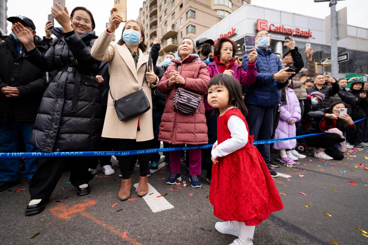 Spectators watch as Falun Gong practitioners attend a parade celebrating the Chinese New Year in the Flushing neighborhood of Queens, N.Y., on Feb. 10, 2024. (Samira Bouaou/The Epoch Times)
