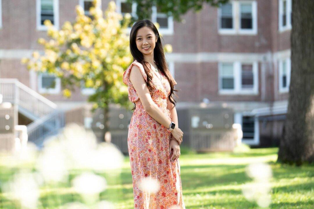 Fei Tian Dance Teacher Brings Classical Beauty to Local Stages