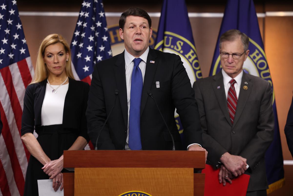 Bipartisan Lawmakers Urge Action to Avert Social Security, Medicare Insolvency