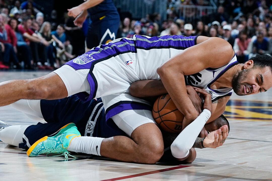 Fox Scores 30 Points, Rallies Kings From 16 Down for 102–98 Victory Over Nuggets
