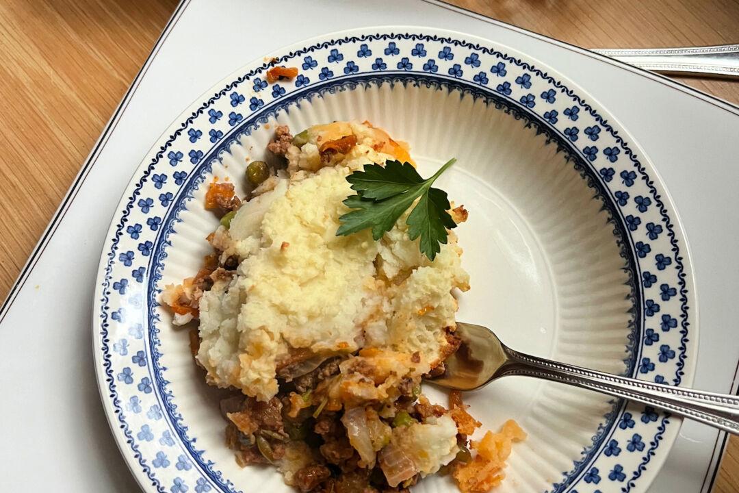 This Cottage Pie Features Peas, Beef and Mashed Potatoes