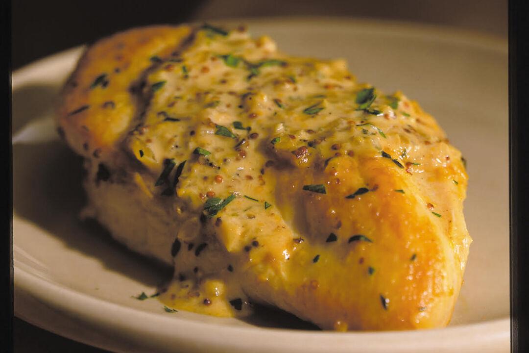 This French-Style Chicken Saute Is an Easy Party Dish