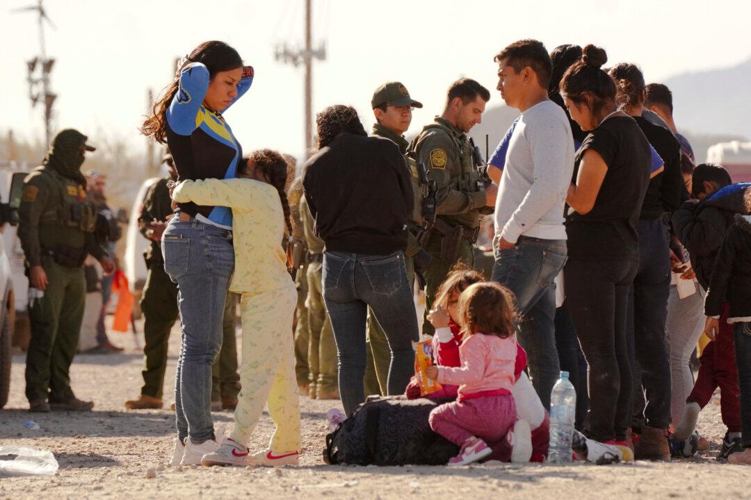 Arizona House Speaker Unveils Bill to Criminalize Employers Who Hire Illegals