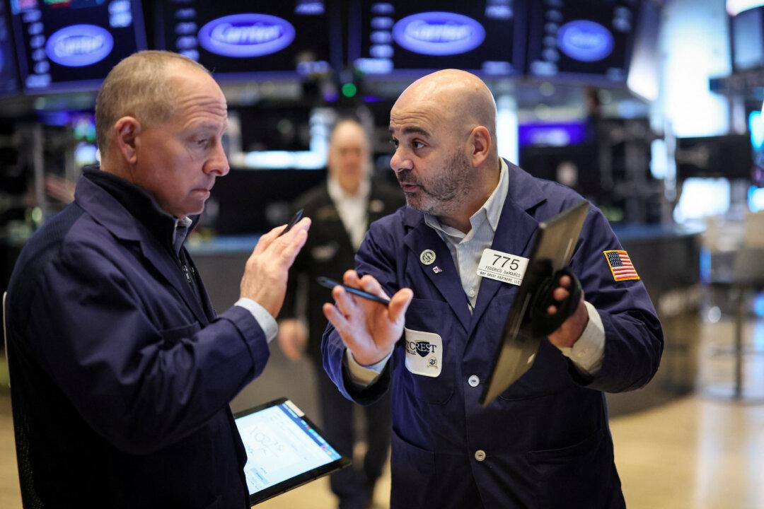 US Stocks Tank on Inflation Fears, Israel-Iran Tensions