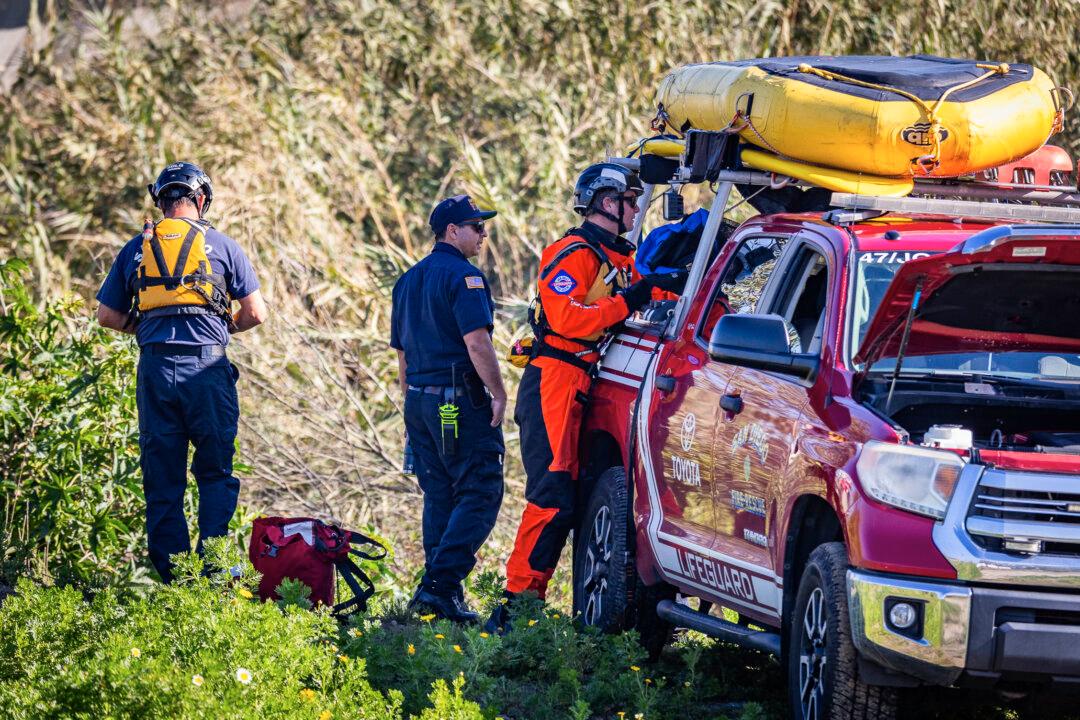 2 Dead Men Recovered From Riverbed Near Mexico Border