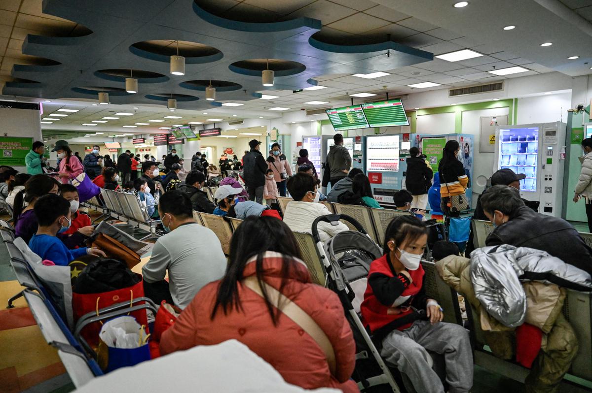 Residents in Beijing, East China Report Spike in COVID-19 Cases, Deaths After Chinese New Year