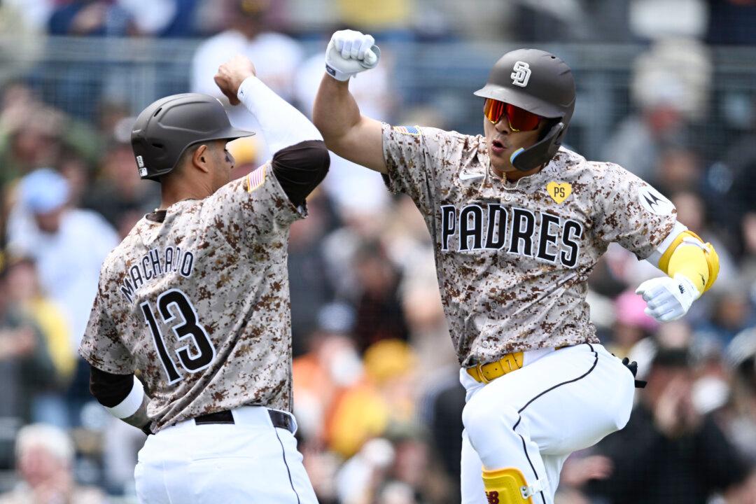 Padres Score Early and Often to Gain Split of Four-Game Set With Giants