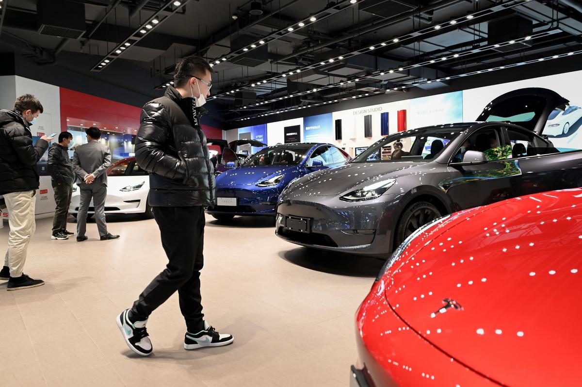 Tesla Exits Australia’s Car Lobby Group Over Emissions Stand-Off