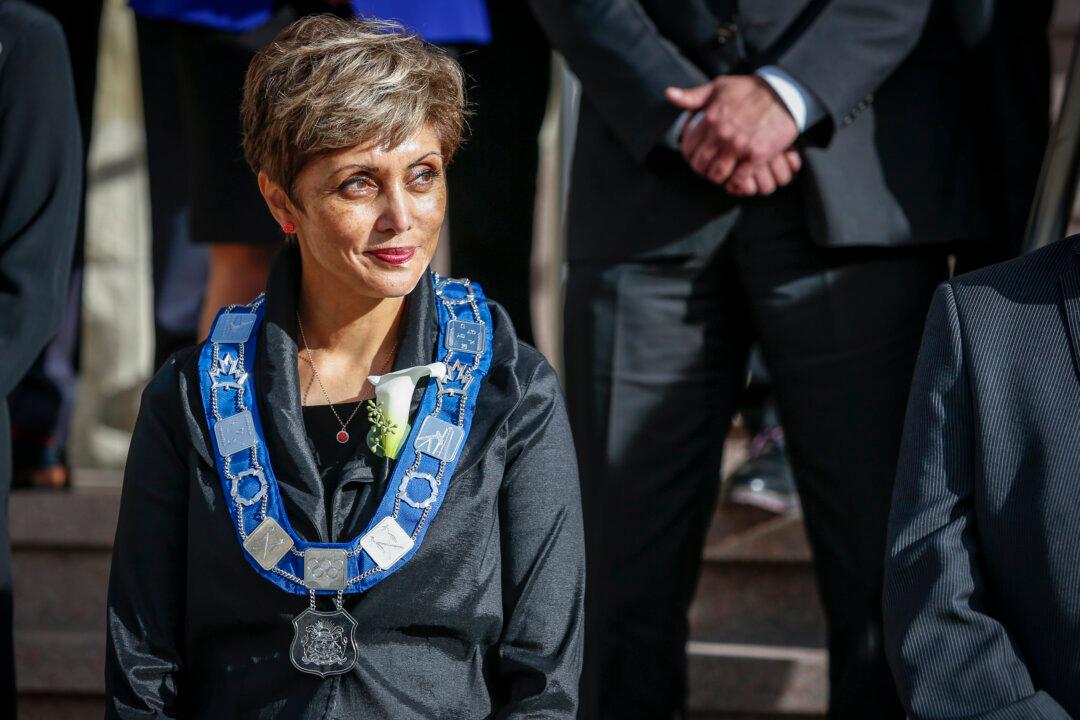 Calgary Mayor Meets With Man Behind Petition to Oust Her