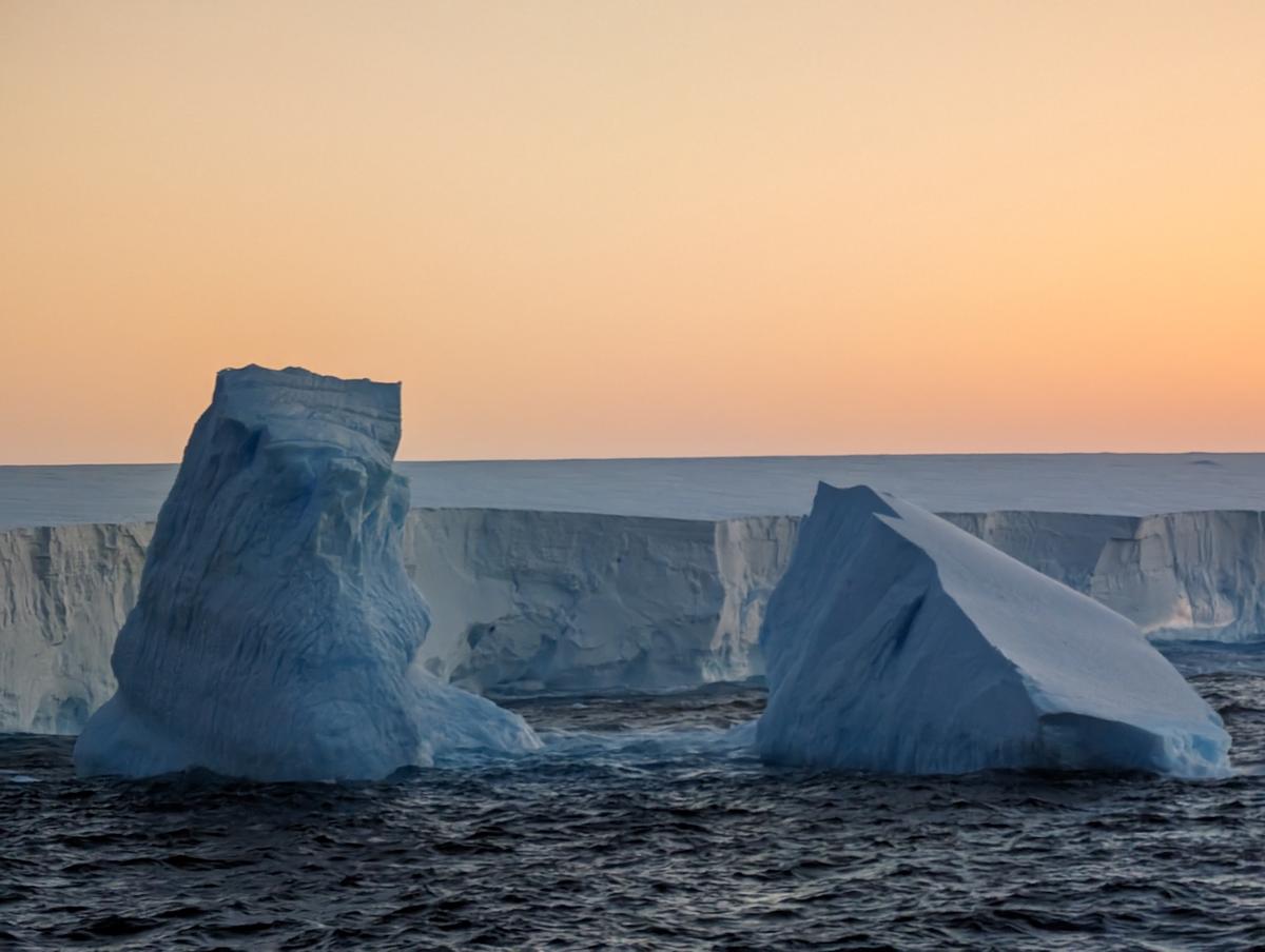 An Encounter With A23a, the World’s Largest Iceberg