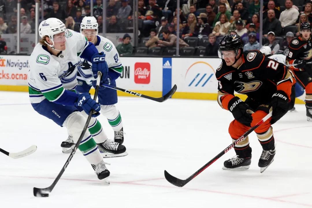 Canucks Edge Ducks 2–1 to Reclaim Top Spot in West