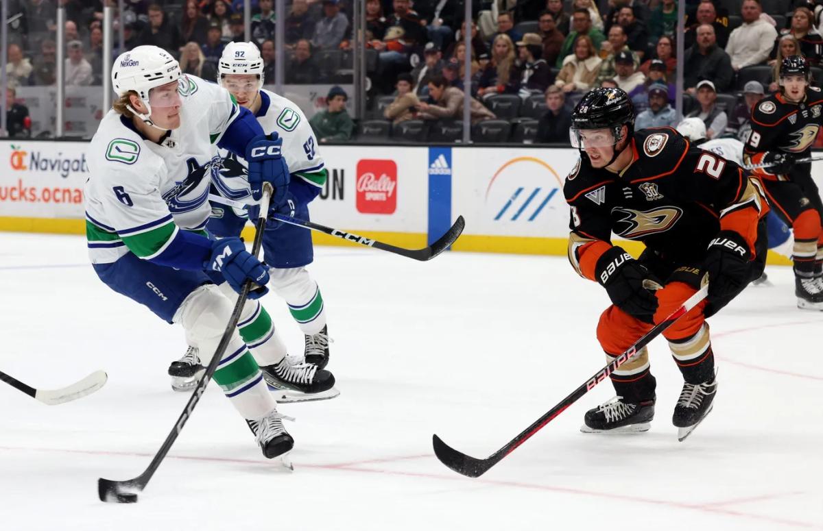 Canucks Edge Ducks 2–1 to Reclaim Top Spot in West