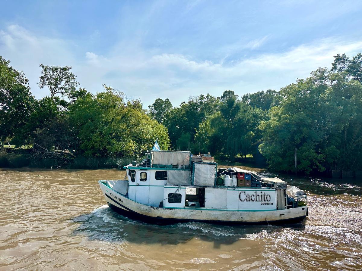 A supermarket boat supplies locals with basic necessities. (Tim Johnson)