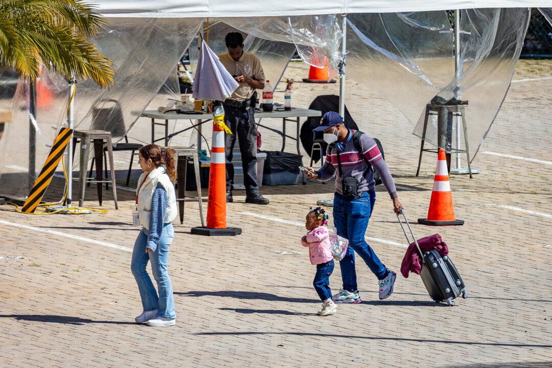 Biden Administration Approved ‘Secretive Flights’ Bringing 320,000 Illegal Immigrants to US: Report