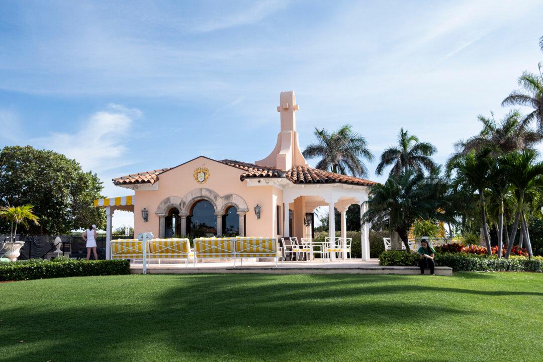 Catholics Pray for Trump at Mar-a-Lago, Vow to Stand Up for American Rights