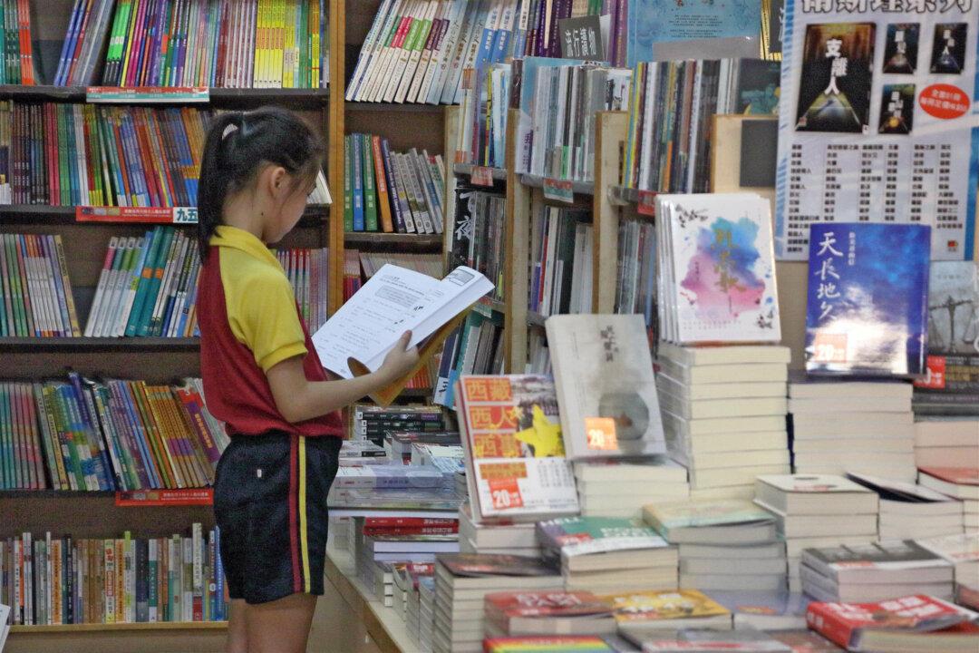 Border Crossing HK Student Had Map in His Chinese History Textbook Map Page Torn Out by Mainland Customs Officers