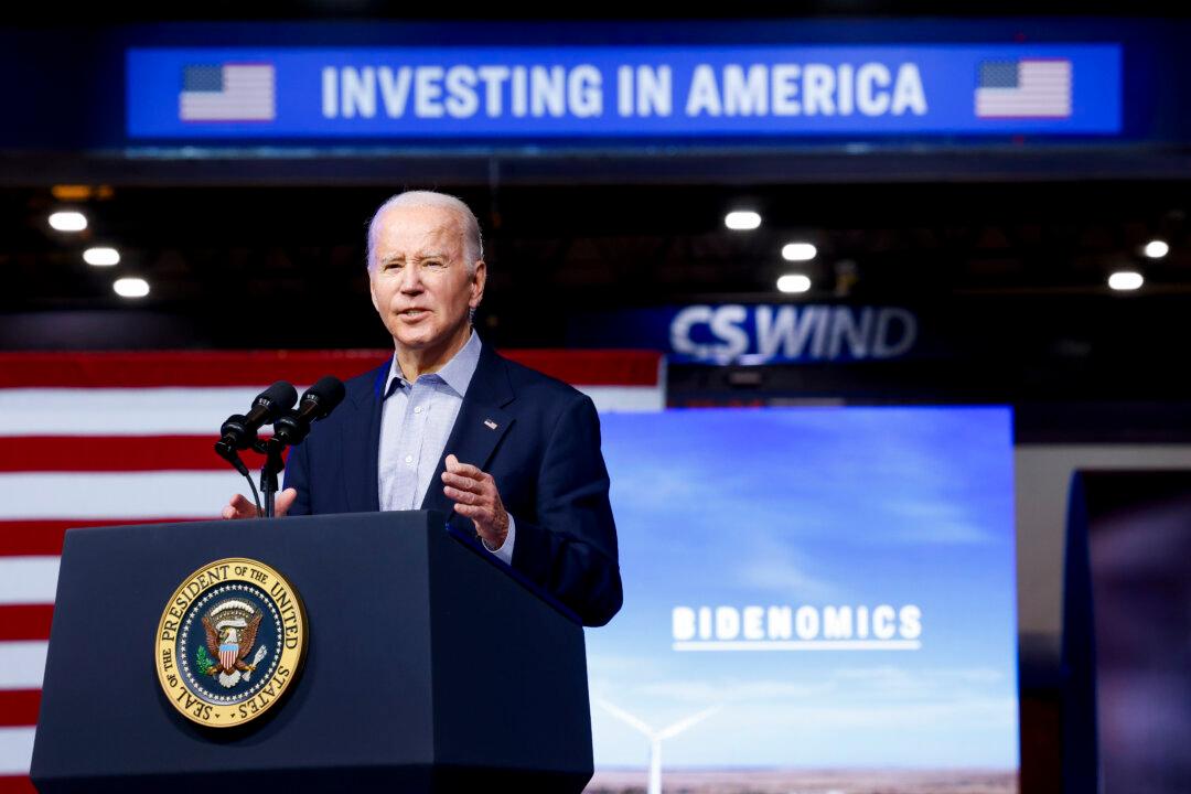 Inflation Erases US Household Wealth Gains Under Biden, Research Indicates
