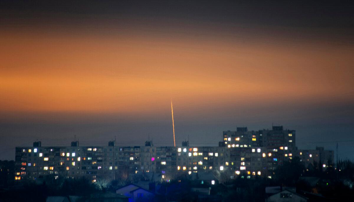A missile launched from Russia's Belgorod region is seen flying toward Kharkiv in northeastern Ukraine on Jan. 7, 2023. (Vadym Bielikov/AFP via Getty Images)