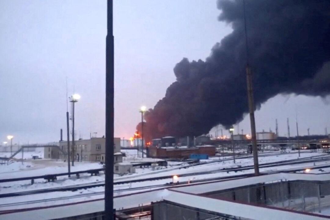 Ukrainian Drones Damage Russian Oil Refineries in 2nd Day of Attacks