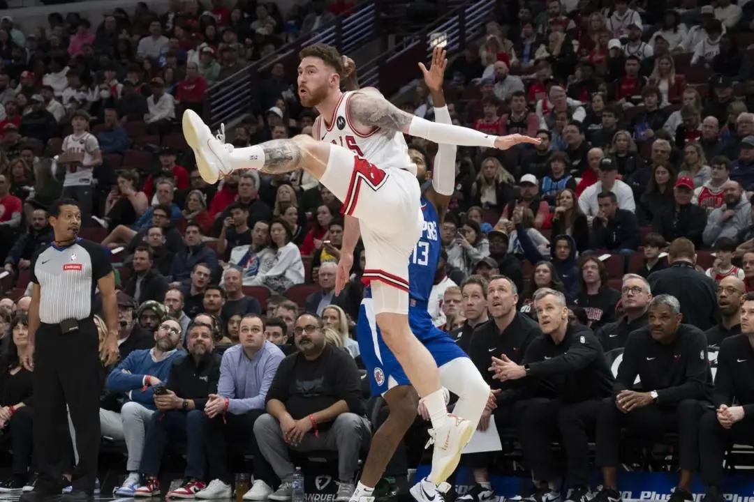 Clippers’ Balanced Attack Keeps Bulls at Bay, Keys Victory in Chicago
