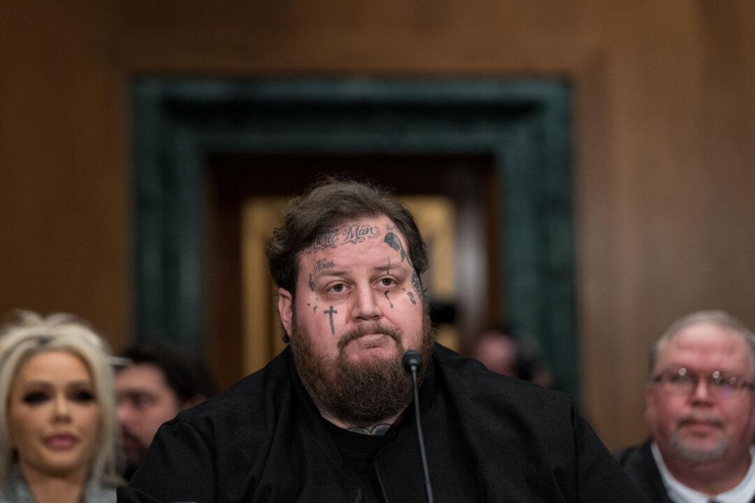 Country Star Jelly Roll Undergoes Reconstructive Dental Surgery