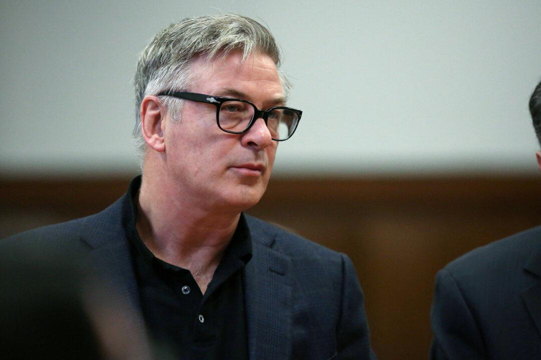 Alec Baldwin Asks Judge to Dismiss Charges in ‘Rust’ Shooting