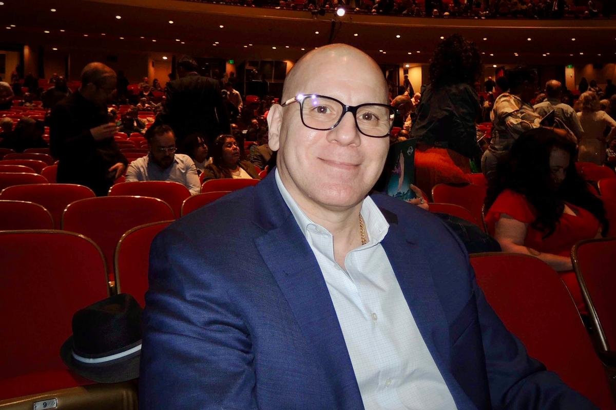 Listening to Shen Yun’s Music ‘Felt Like I Was Doing a Meditation,’ Says Surgeon