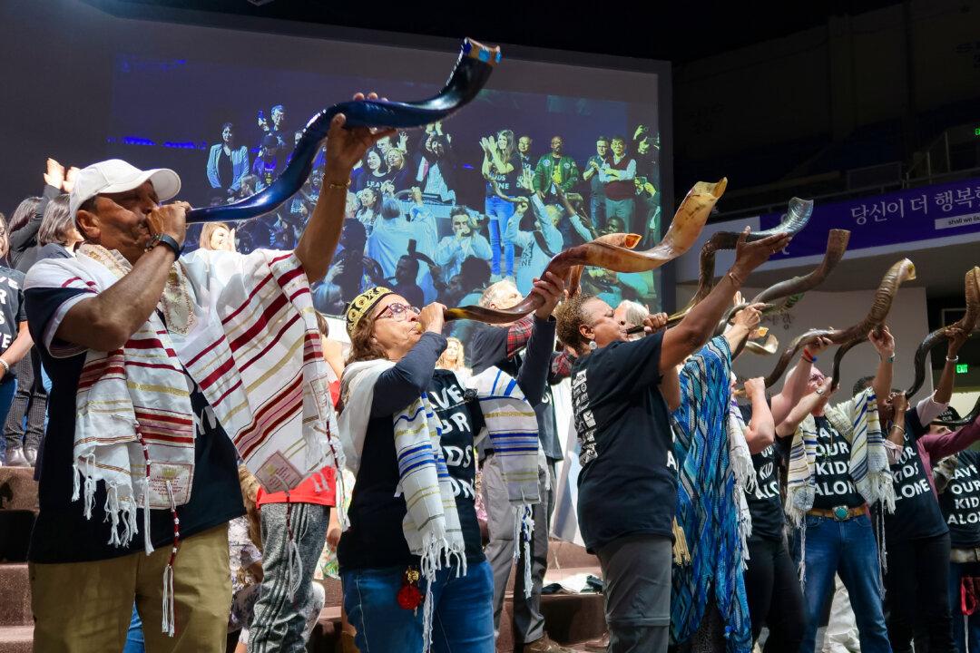 Hundreds of California Parents Rally Against Gender Transitions of Children