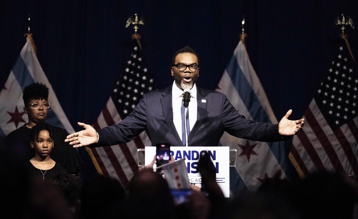 Chicago Mayor Demands Work Permits for a Half Million Illegal Immigrants