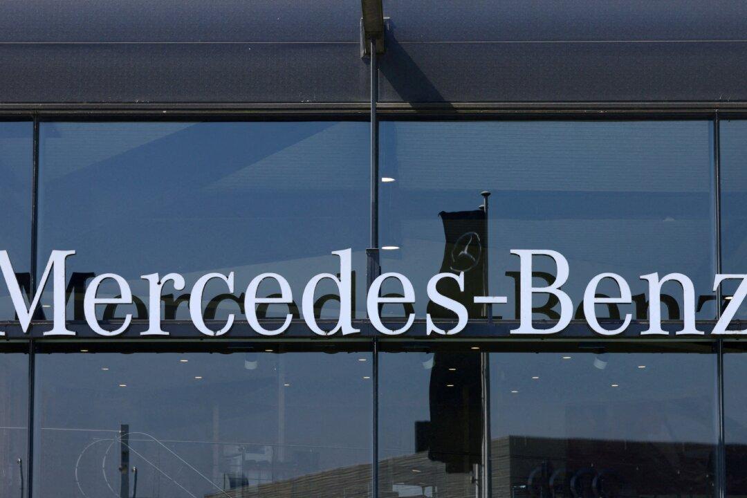 Mercedes-Benz to Recall 116,020 Vehicles, US Regulator Says
