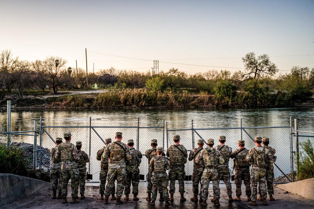 Appeals Court Reinstates Hold on Texas Immigration Law