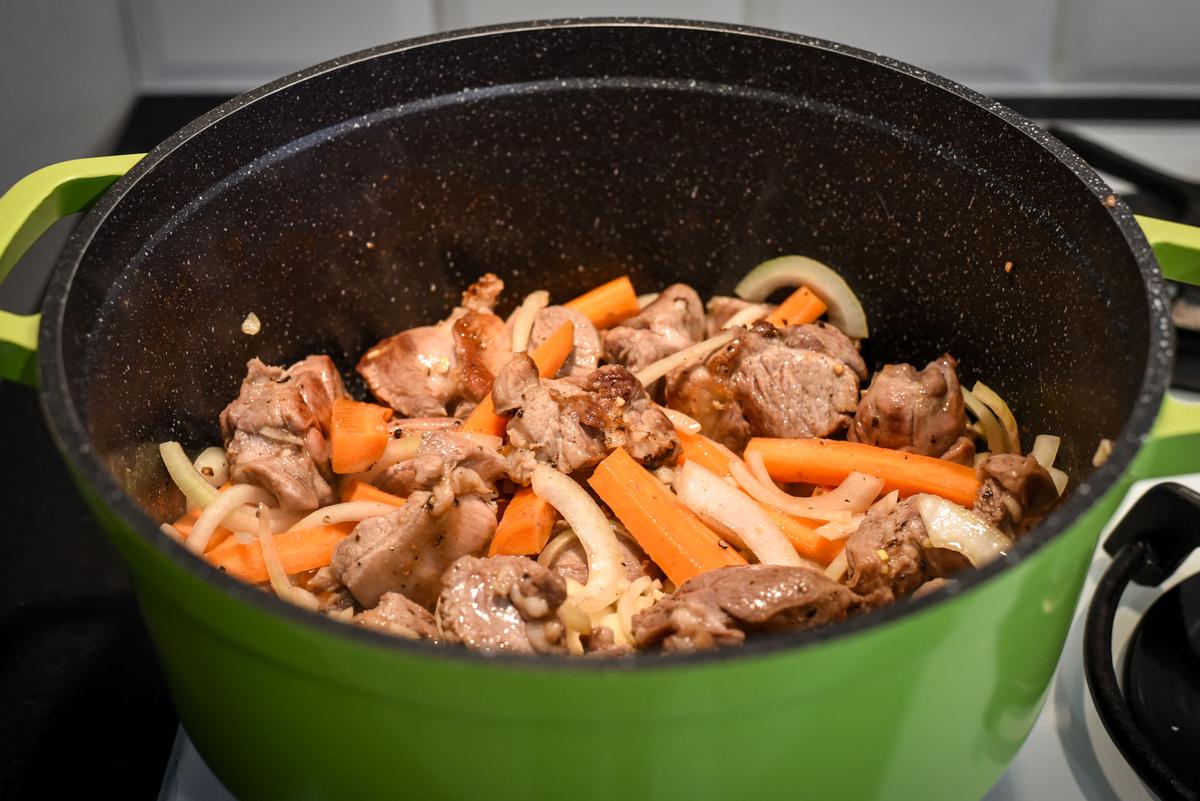 Carrots should simmer as long as the meat does to make them soft and tender. (Audrey Le Goff)