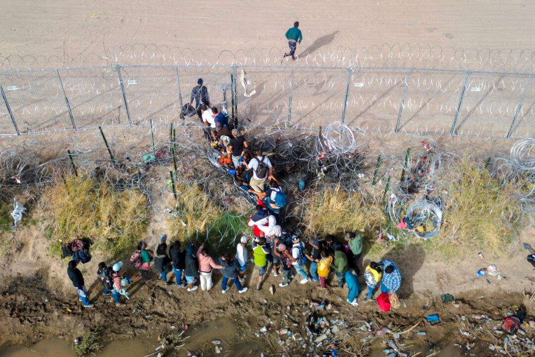 Appeals Court Seems Divided on Halting Texas Immigration Law